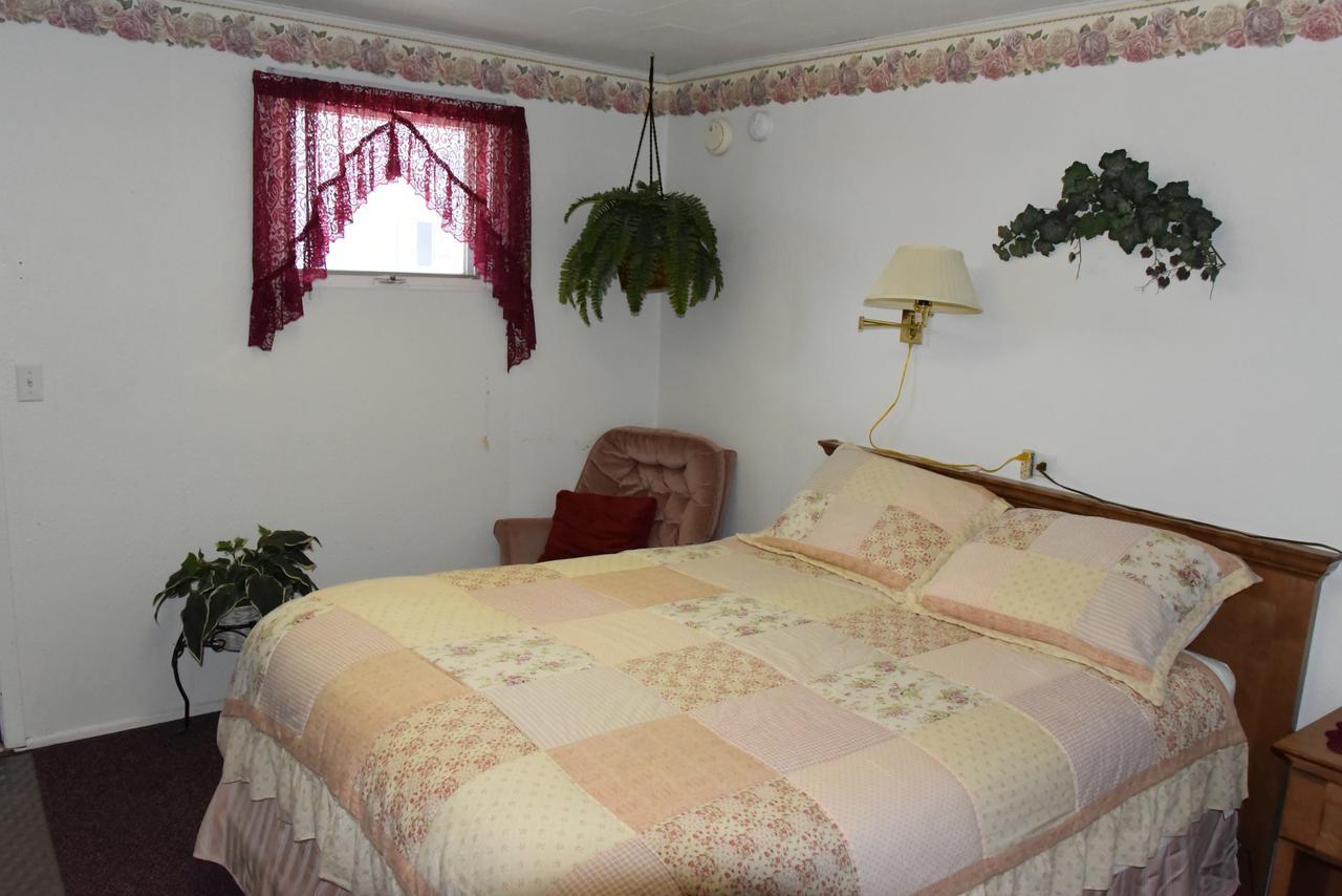 Royals Inn Motel Malta エクステリア 写真